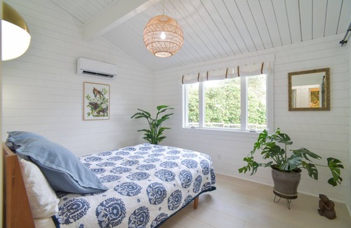 Winslow House | Scandinavian Cottage by the Sea, Close walk to Ferry and Town