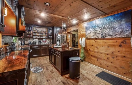 Church Street House | Scape to a Charming 3-bedroom house with AC, fitness room in awesome Riverdale