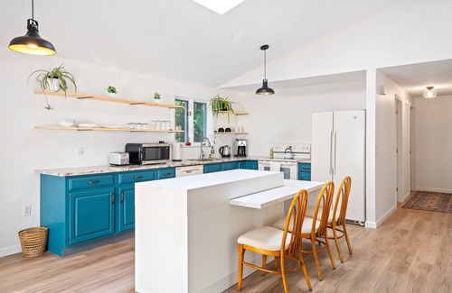 Scarborough Apartment | Scarborough Sanctuary-Cozy retreat close to all local attractions.