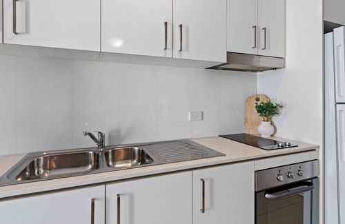 Scarborough Apartment | "Scarborough Studio" - Scarborough Q 4020