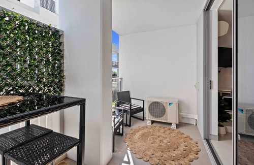 Scarborough Apartment | "Scarborough Studio" - Scarborough Q 4020