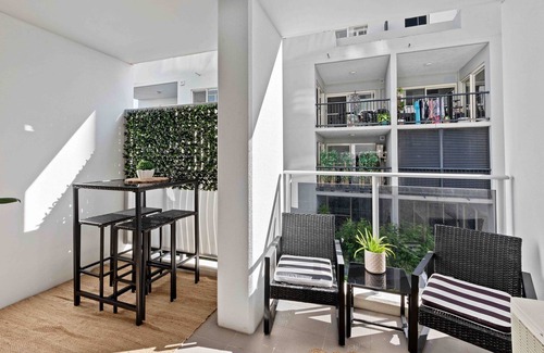Scarborough Apartment | "Scarborough Studio" - Scarborough Q 4020