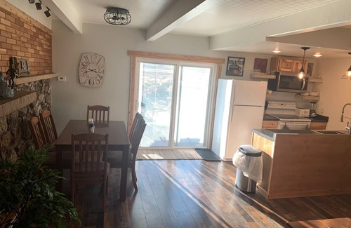 Twin Lakes Cabin | Scenic 3 bedroom cabin with hot tub