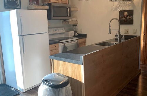 Twin Lakes Cabin | Scenic 3 bedroom cabin with hot tub