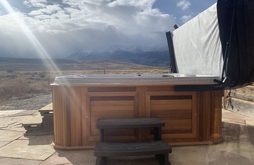 Twin Lakes Cabin | Scenic 3 bedroom cabin with hot tub