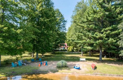 Kendall House | Scenic and Stunning Lakefront Home with Large Yard