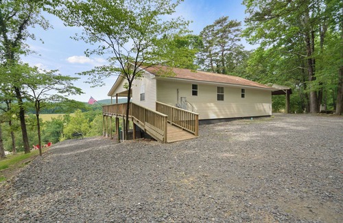 Bonnerdale House | Scenic Caddo River Getaway