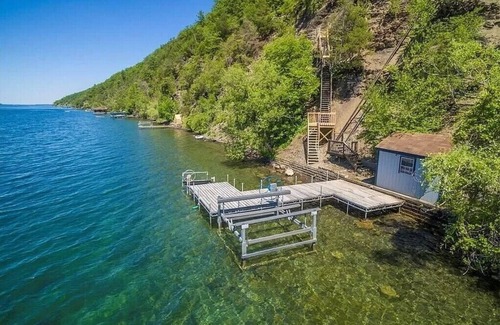 Holcomb House | Scenic Canandaigua Lake House -Beautiful Views & Lake Front-Private wooded lot!