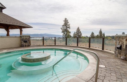 Tamarack Resort Apartment | Scenic Condo with views|Fireplace & Balcony