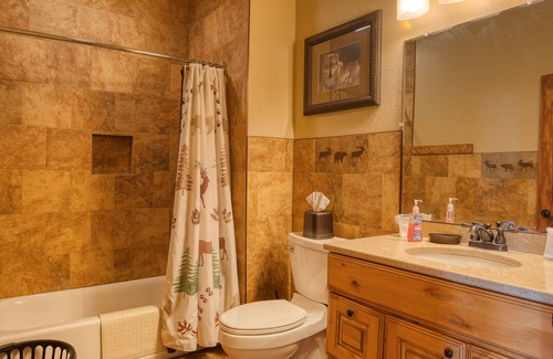 Yankton Cabin | Scenic Lodge- Lewis and Clark Resort