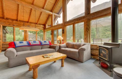 Silver Gate House | Scenic Montana Cabin Rental about 1 Mi to Yellowstone!