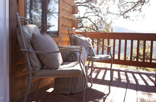 Cripple Creek Cabin | Scenic Mountain Views + Hot Tub | Sleeps 11 + Pets