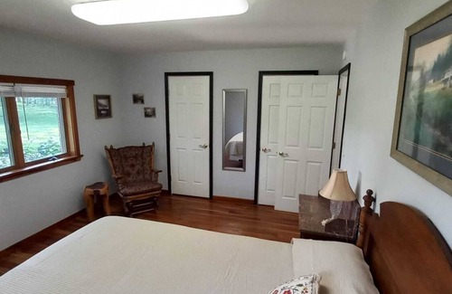 Paris Other | Scenic Stillwater Retreat in rural KY Horse Country, WiFi/AC, Fishing/Canoeing