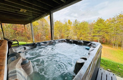 Creola Cabin | Scenic View Hocking Hills cedar cabin for up to 8 guests that is pet friendly on 30 private acres. Offers pond, Wi-fi and great deck space with first level hot tub.
