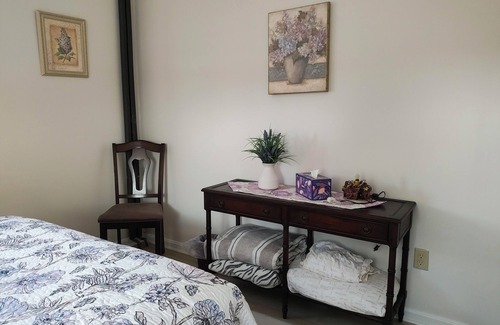 Gap House | Scenic View Lodging ~ A Country Suite with Country Charm.