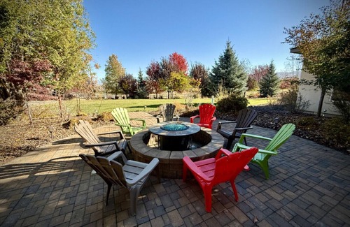Baker City Cottage | Scenic Views Casita 1 - Cozy Studio for 2, Local Golfing 50% Off!
