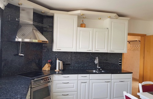 St Lorenz Apartment | Schöne 120 qm Ferienwohnung + 50 qm Sonnenterrasse im Grünen-stockelsdorf/lübeck