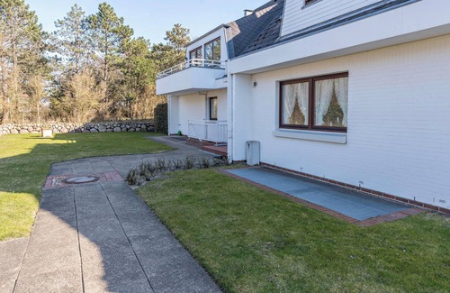 Wenningstedt-Braderup Apartment | "Schau-ins-Land Fewo Wenningstedt" near the Beach with Wi-Fi