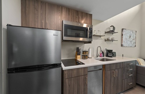 South Kansas City Apartment | Scholars Row 207 - Studio Suite!