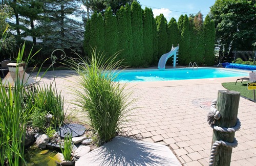 Huron House | School House Getaway! 4BR with Large Pool & Hot Tub