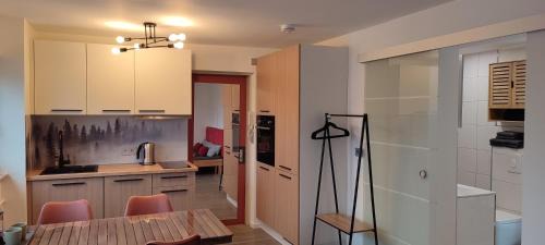 Baiersbronn Apartment | Schwarzwaldstübchen "Altas Montañas" mit Schwimmbad
