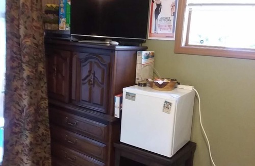 Happy Valley Apartment | Scott Creek Farm: 2 Acre Sustainable Farm With Forest, Creek, And Nature Park.