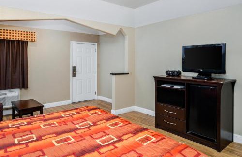 Clodine Hotel | Scottish Inn and Suites Highway Six South