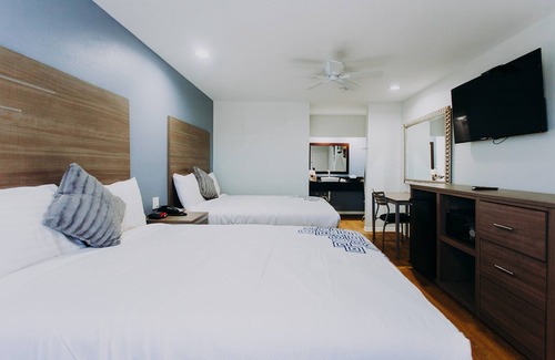 Clear Lake Shores Hotel | Scottish Inns and Suites - Near Kemah Boardwalk