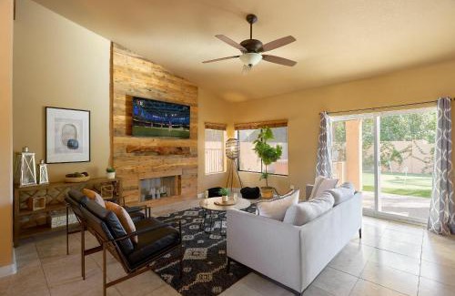 Paradise Park Vista House | Scottsdale Oasis-Saltwater Pool & Putting Green