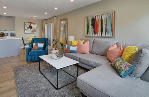 South Scottsdale Apartment | Scottsdale | Pool | Kitchen | 2 BR: Stylish Luxe!