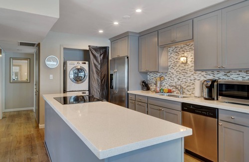 South Scottsdale Apartment | Scottsdale | Pool | Kitchen | 2 BR: Stylish Luxe!