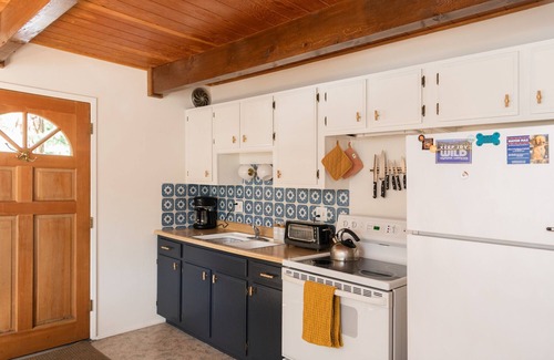 Pine Cove Cabin | Scout’s Hideaway! Modern boho-chic cabin w/views & A/C