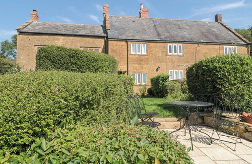 Stoke-sub-Hamdon Cottage | SCRAMBLES COTTAGE, pet friendly in Stoke-Sub-Hamdon, Somerset