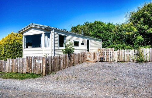 Hartland House | Scrumpy Duck, with private garden, sleeps 6 in coastal village
