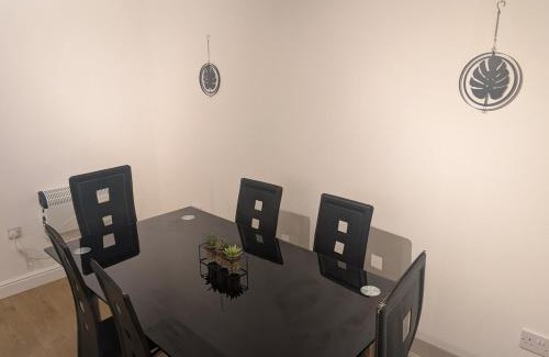 Castle House | Sea Breeze 1-Bed Retreat with Parking