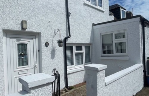 Nairn Cottage | Sea Breeze Cottage - Historic Fishertown, 2 minute walk from Nairn's beaches