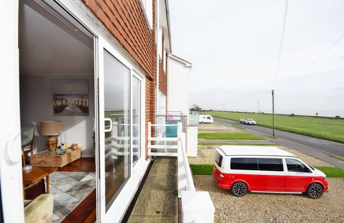 Selsey Cottage | Sea Breeze, Selsey - a town house that sleeps 6 guests in 3 bedrooms