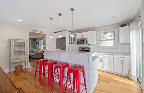 Sea Bright House | SEA BRIGHT BEACH BEAUTY. 1 block to beach, restaurants, entertainment. 3br, Deck