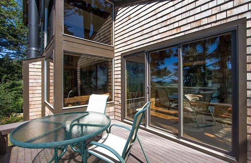 Trinidad House | Sea Cliff - Perched above Sea, Romantic & Private!