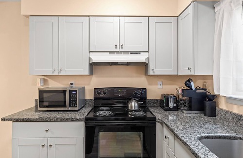 Bethany Beach Condo | Sea Colony - fully renovated - walk to private beach and tennis - Free wifi