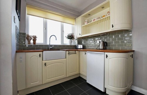 Beadnell Cottage | SEA CROFT, pet friendly, with open fire in Beadnell