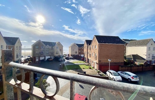 Port Talbot House | Sea Escape spacious contemporary townhouse 1 minute from a sandy beach