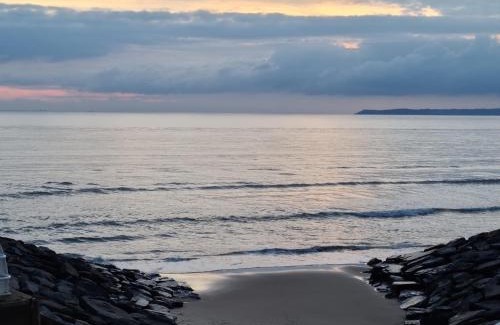 Port Talbot House | Sea Escape The Tardiis Beachfront location Aberavon beach Sea Views Driveway parking