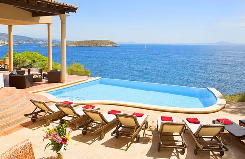 Calvia Villa | Sea Front, Beach 5 mins, Large Heated Jacuzzi , 2 WiFis, Games/Meeting Lounge