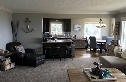 Lincoln City House | Sea Haven Bungalow!