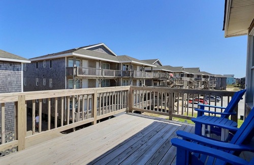 Hatteras Island Cottage | Sea Horse- Oceanside- Only a short Walk to Beach- Community Pool & Spa