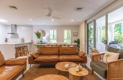 Port Douglas Villa | Sea La Vie - Port Douglas Villa