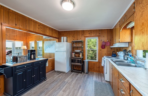 Mid-Coast and Islands Cottage | Sea Ledge North - Capture Breathtaking Sunsets from this Beautiful Home