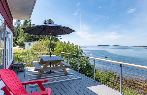 Mid-Coast and Islands Cottage | Sea Ledge North - Capture Breathtaking Sunsets from this Beautiful Home