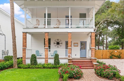 Brunswick House | Sea on Wolfe | 2 Bed, 1 Bath